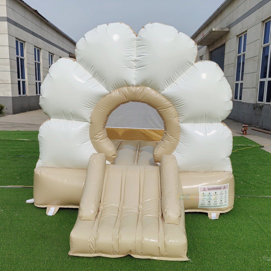 daisy bounce house 3